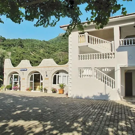 Отель Manzara 2*